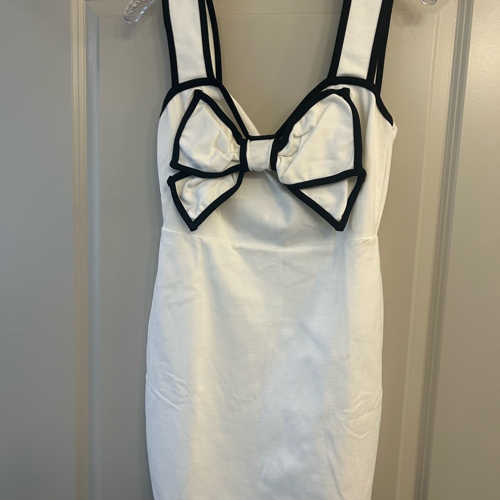 Fore/SHEIN White Mini Dress with Black Trim Bow